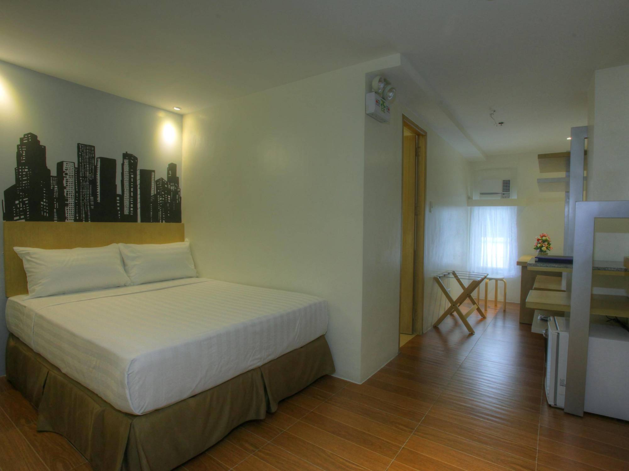 Fersal Hotel Makati Avenue Makati City Exterior photo